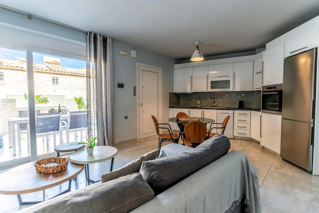 Pánormos Zefyros Suite , Seafront Retreat ! מראה חיצוני תמונה