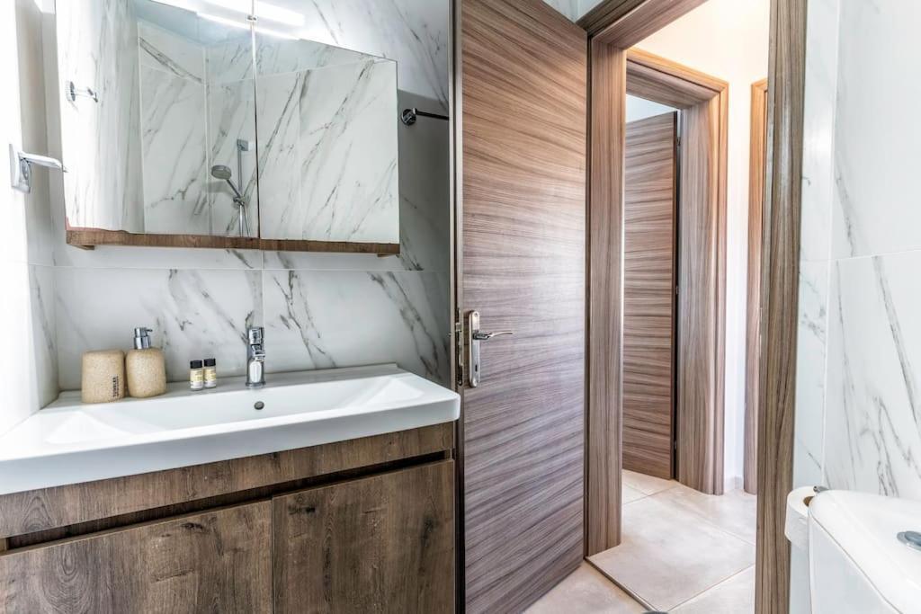Pánormos Zefyros Suite , Seafront Retreat ! מראה חיצוני תמונה